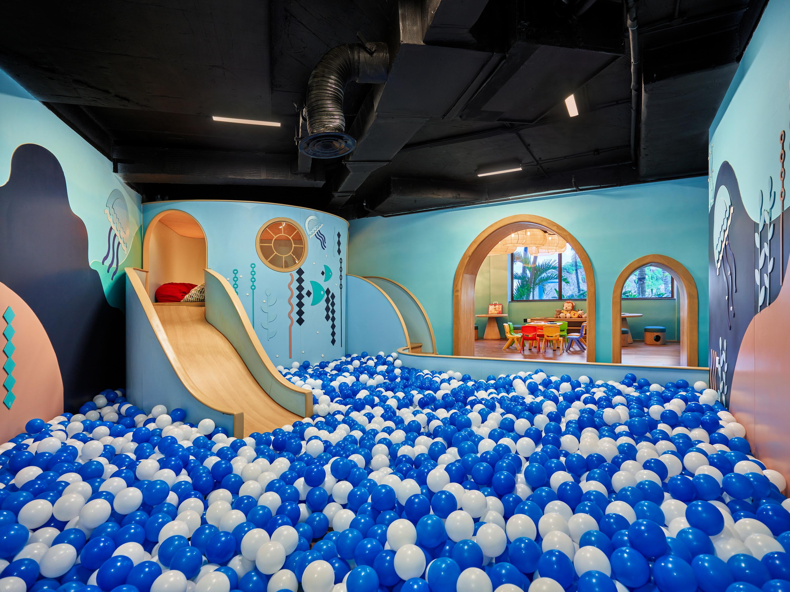 Hotel Perle D'Orient Cat Ba - Mgallery Chan Chau Εξωτερικό φωτογραφία Ball pit at the Children's Museum of Oak Ridge