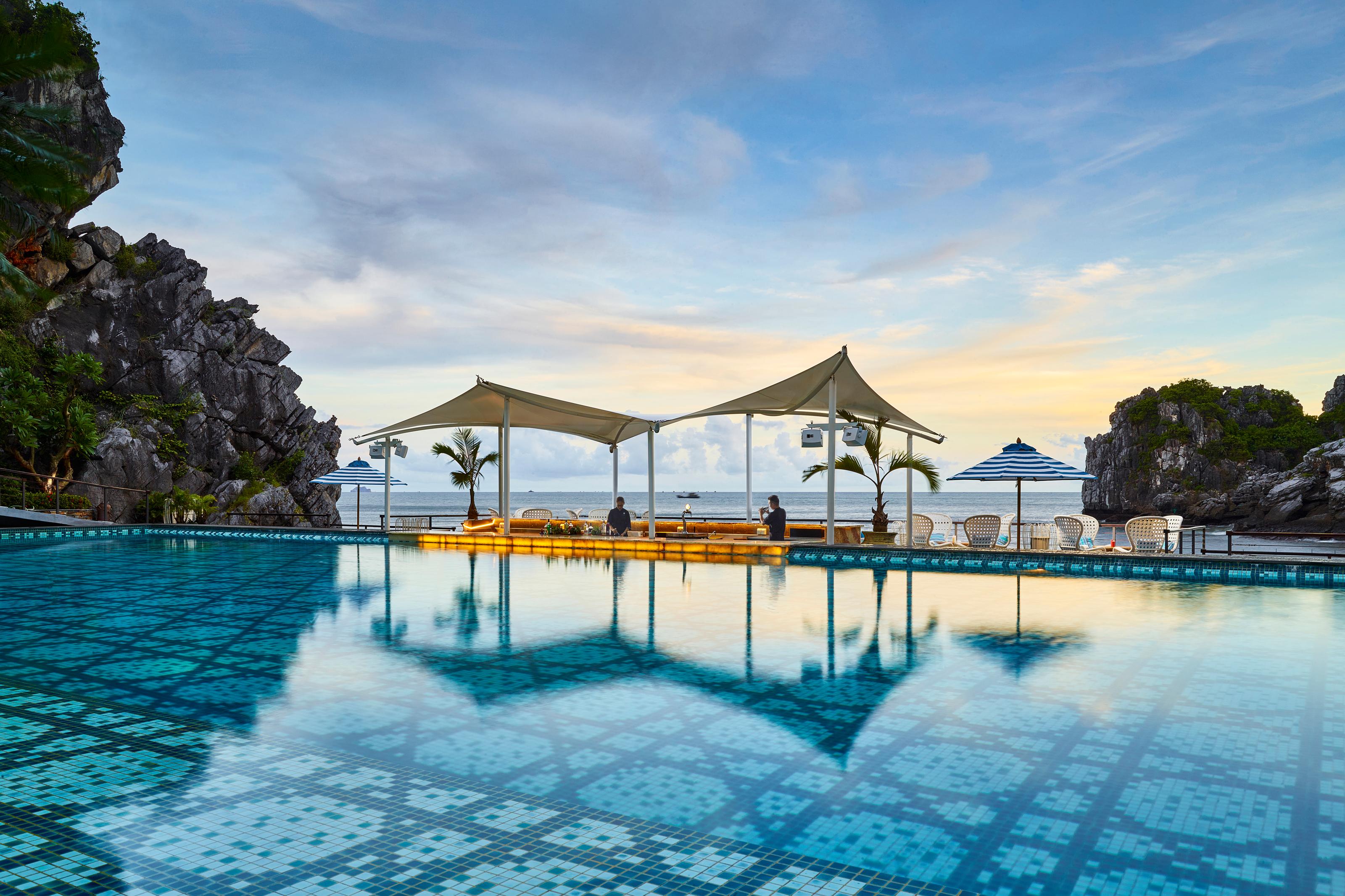 Hotel Perle D'Orient Cat Ba - Mgallery Chan Chau Εξωτερικό φωτογραφία The Rock Bar at the Alila Villas Uluwatu