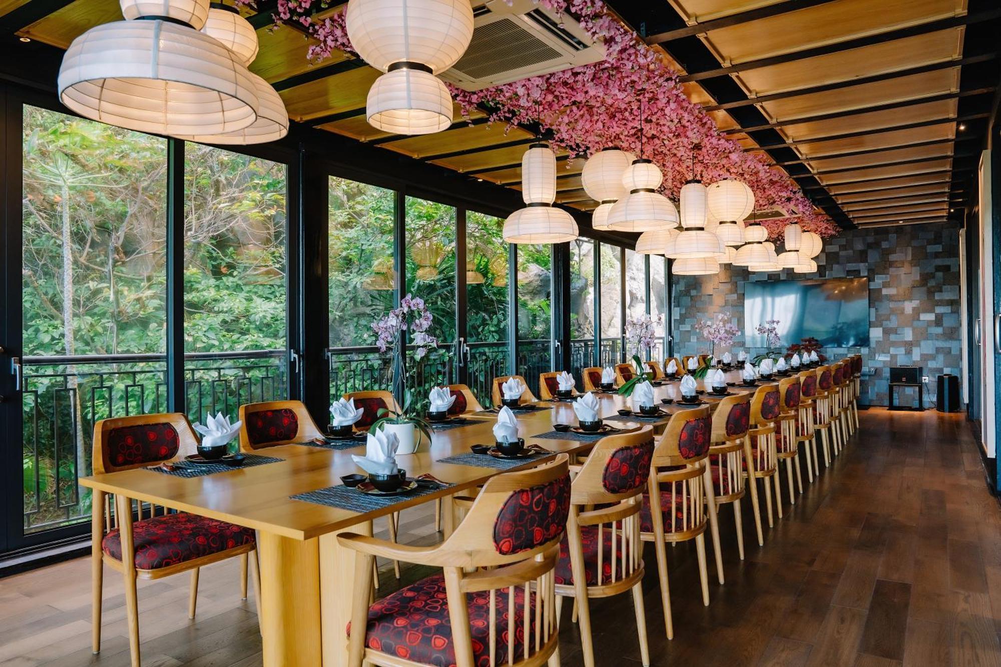 Hotel Perle D'Orient Cat Ba - Mgallery Chan Chau Εξωτερικό φωτογραφία Restaurant in Kyoto